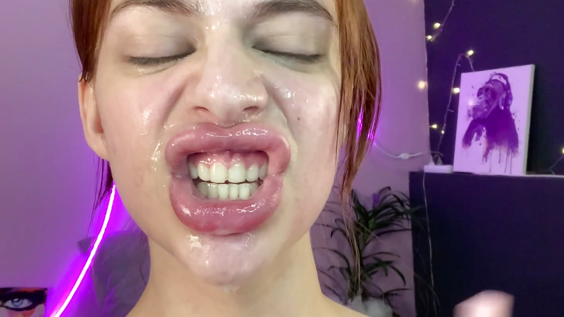 DUCK-LIP AND DROOL-LIP SLAPS - video by Lizartt cam model