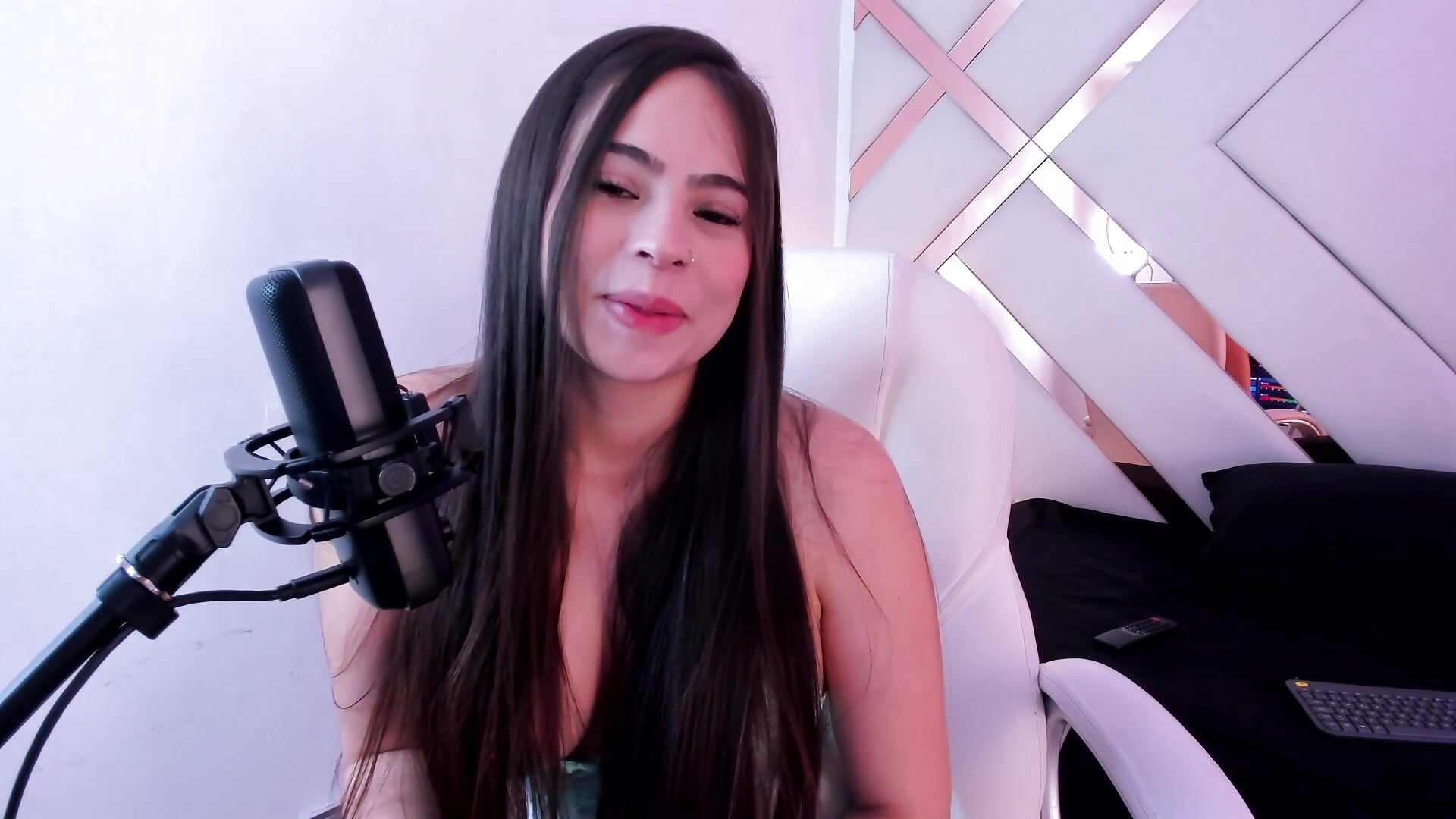 ASMR - clip cu Alison_vegaa model videochat