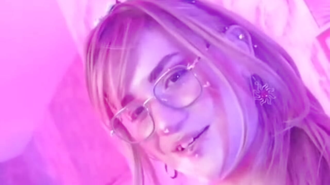 ♥♥♥ – video od webkamerové modelky NOOAH_TAY