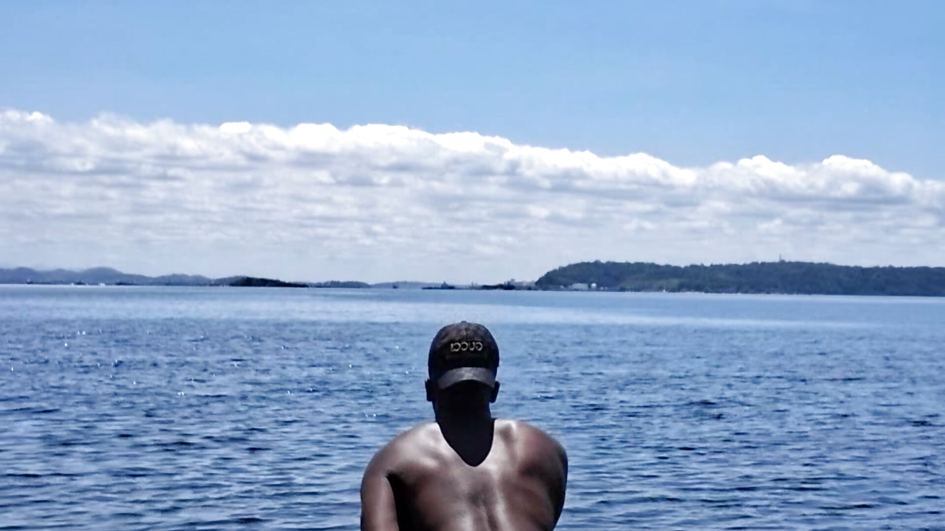 Amostrando o cu de frente pro mar - video by fechamentosafado cam model