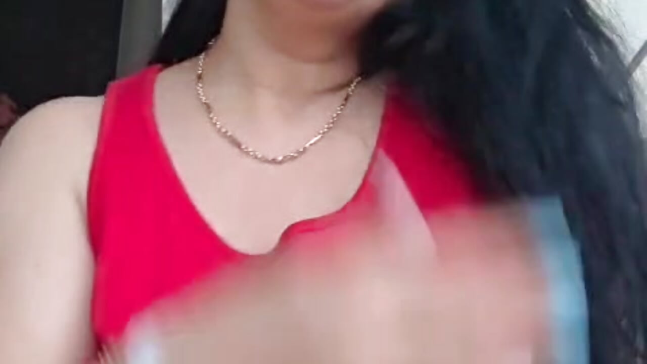 Sweet smile on the outside… very naughty ideas underneath. - clip cu VickyVice model videochat