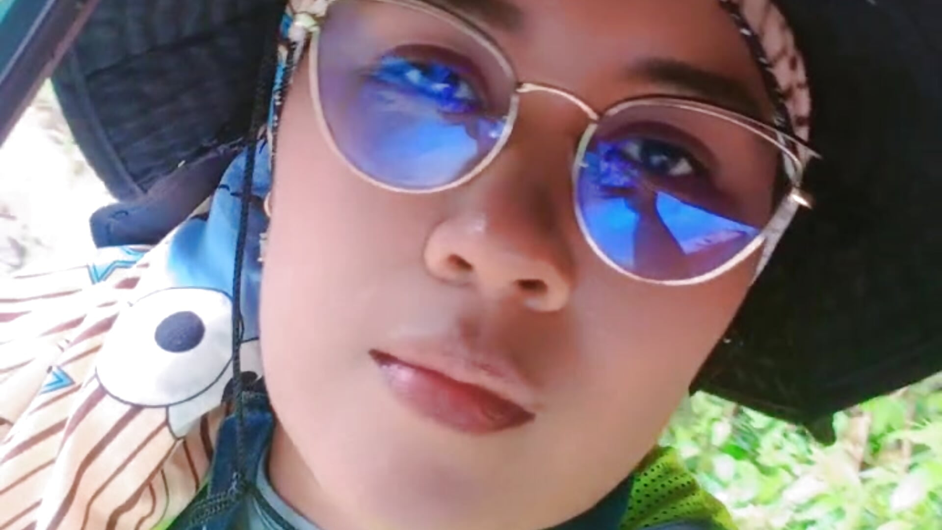 1000242752 – video od webkamerové modelky quinberli