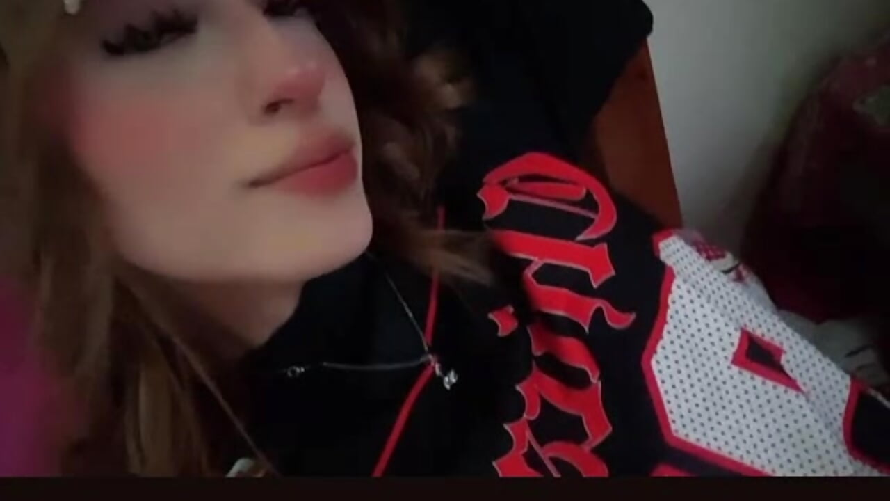 Kiss – video af Victoria__doll cam-model