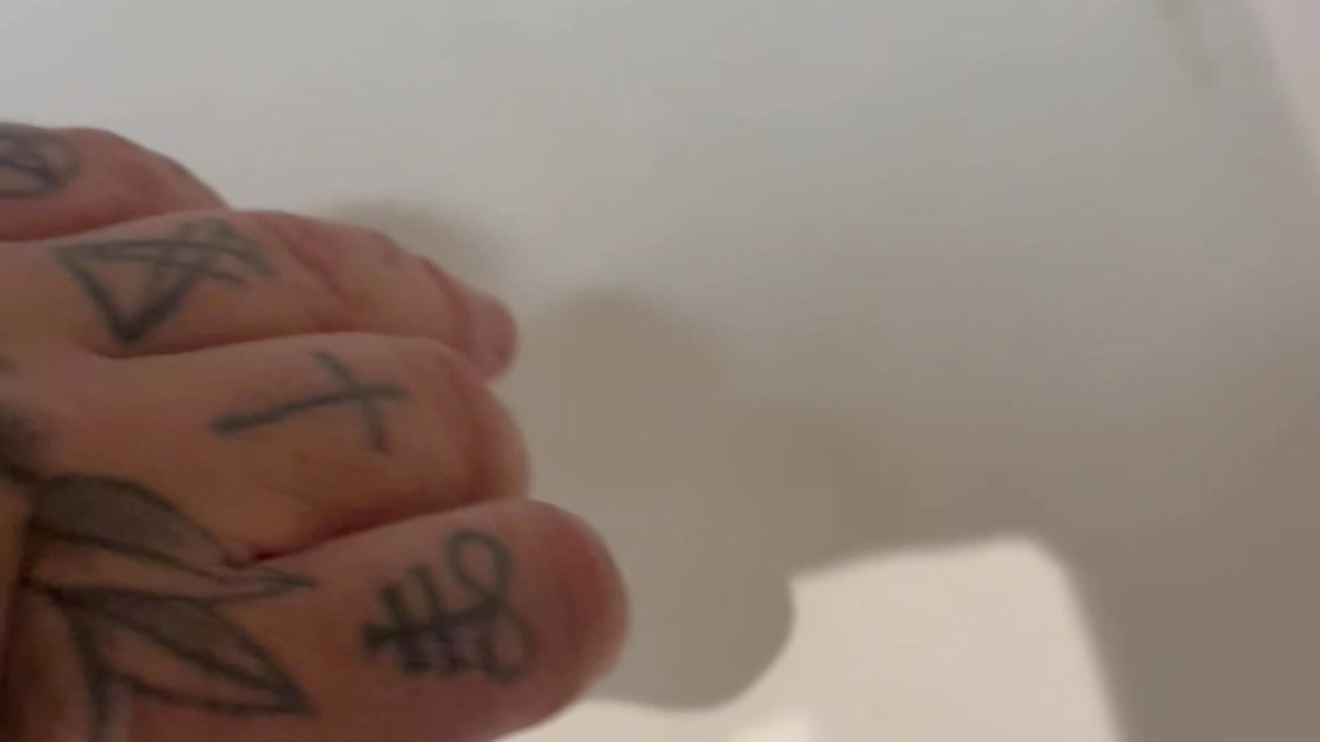 Préparation du jouet pour le bain de madame - video by Djo4700