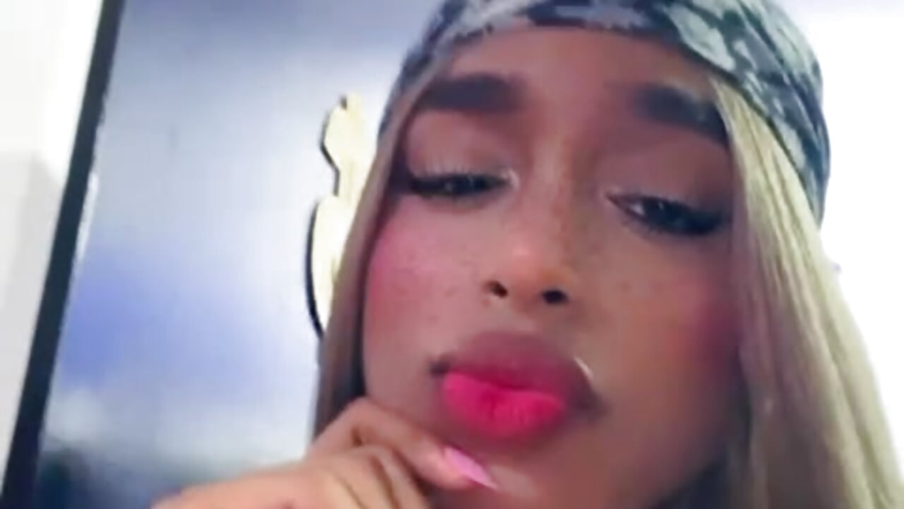 VID-20260214-WA0021 – video modela na kameri Playboy_trans0