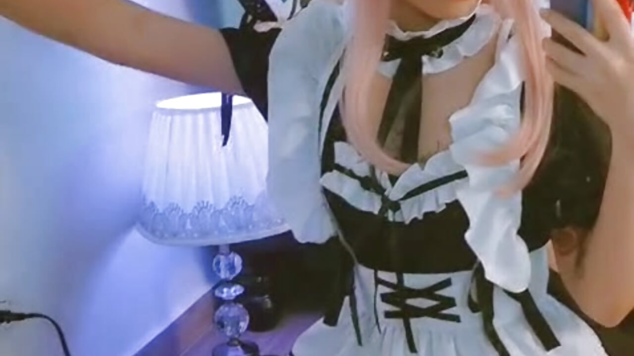 Holi ❤️ - video by LemonSweett cam model