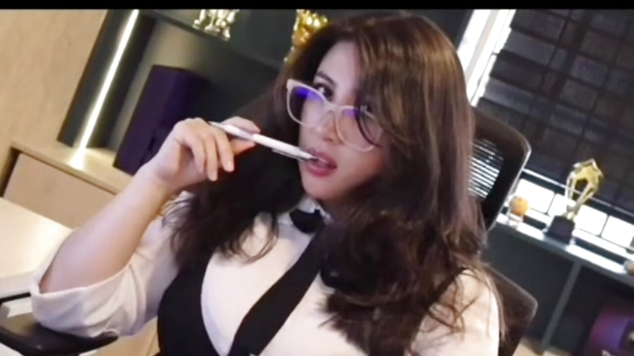 Your sexy secretary - video av Luvienne cam-modell