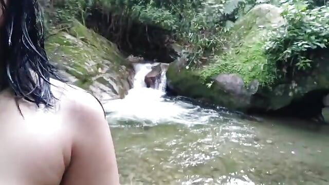 Ali nipple piercibg– AliandSheskaa kameramodell videója