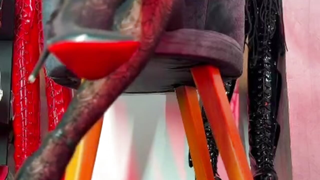 Do you want the nylon and heels? - ক্যাম মডেল Lucy-Morgan-এর ভিডিও