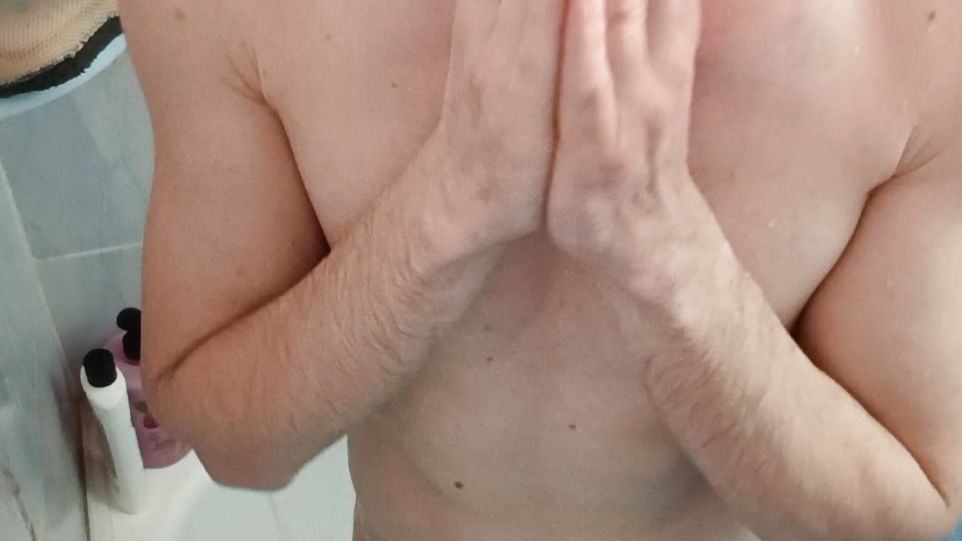 Wet Body Reveal in the Shower 😏🚿 - video by MotionAlex cam model