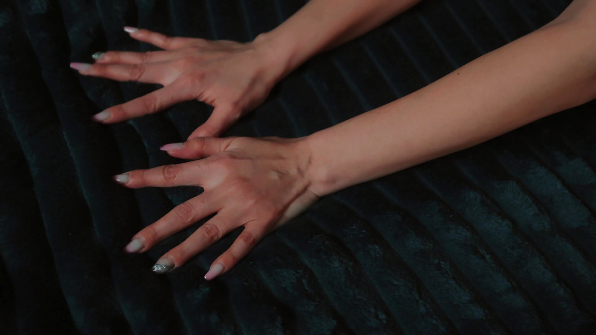 Just a Little Tease 😘 - فيديو من DesireMilf موديل الكام