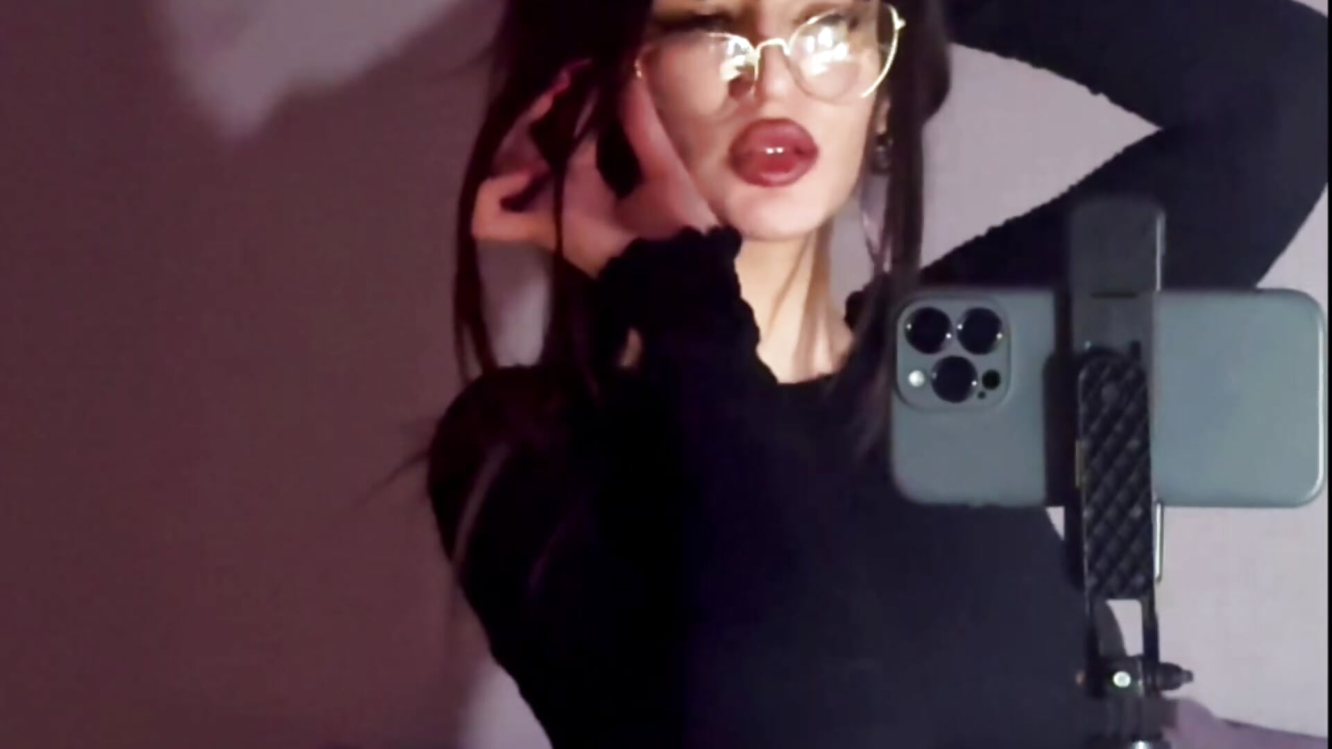 Hi guys – video od webkamerové modelky ashleycheeesman