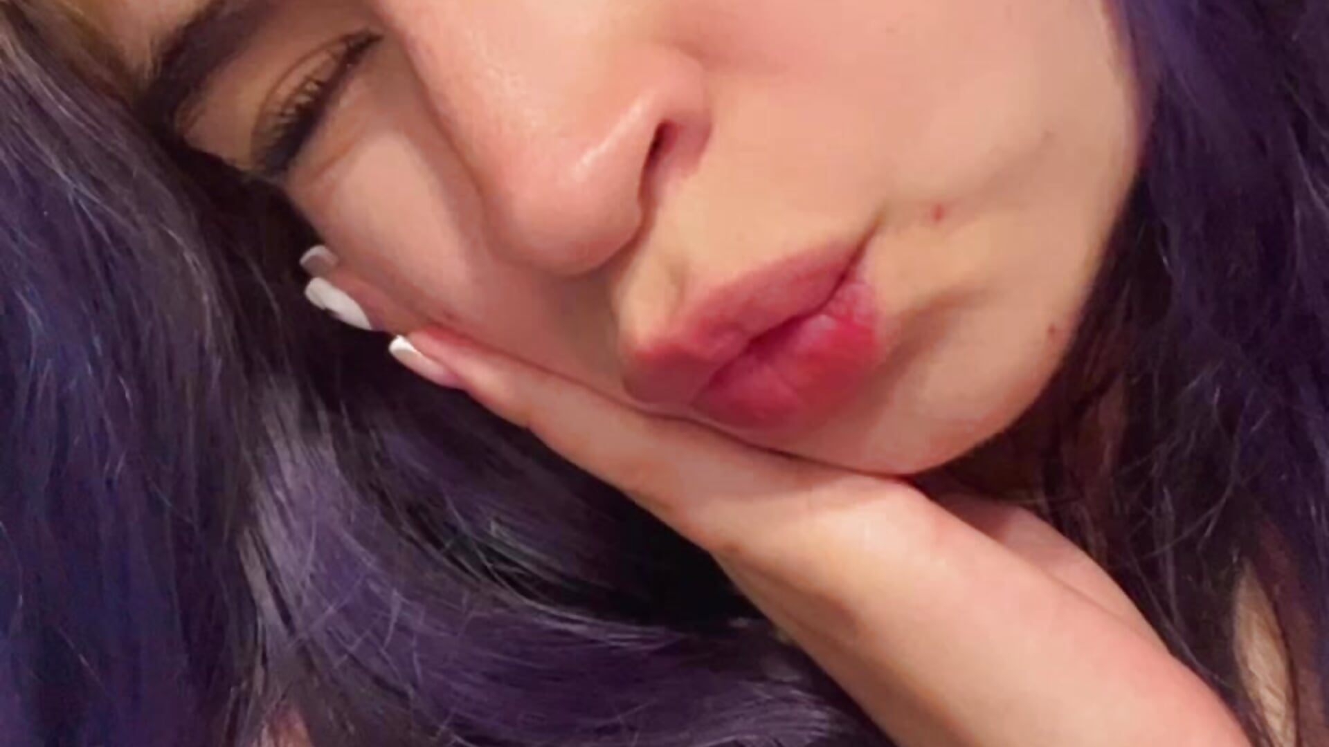 Kiss 😘❤️ – video od webkamerové modelky CutieGirlNextDoor