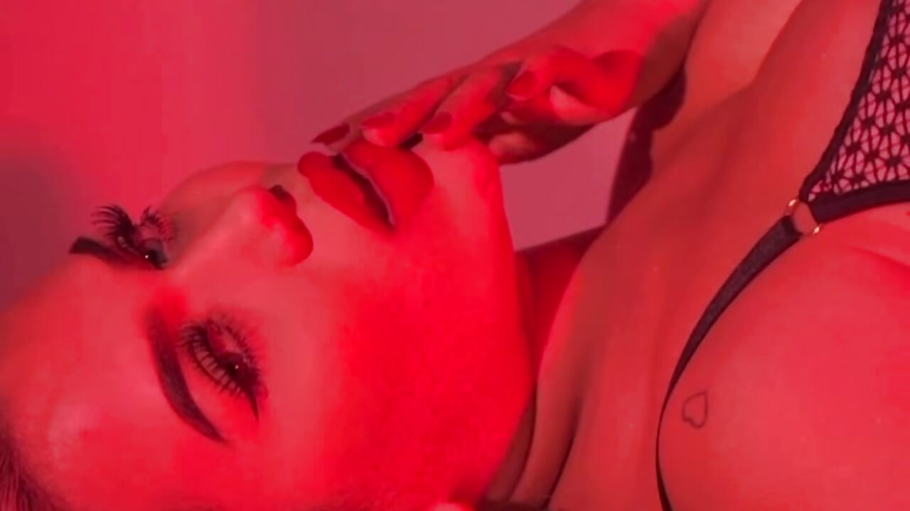 Red - clip cu SalomeStorm_ model videochat