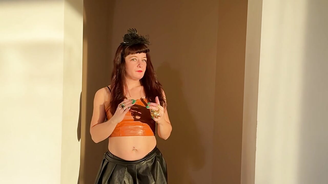 profile-intro-video-1786174309 - video của người mẫu cam SabrinaBrows