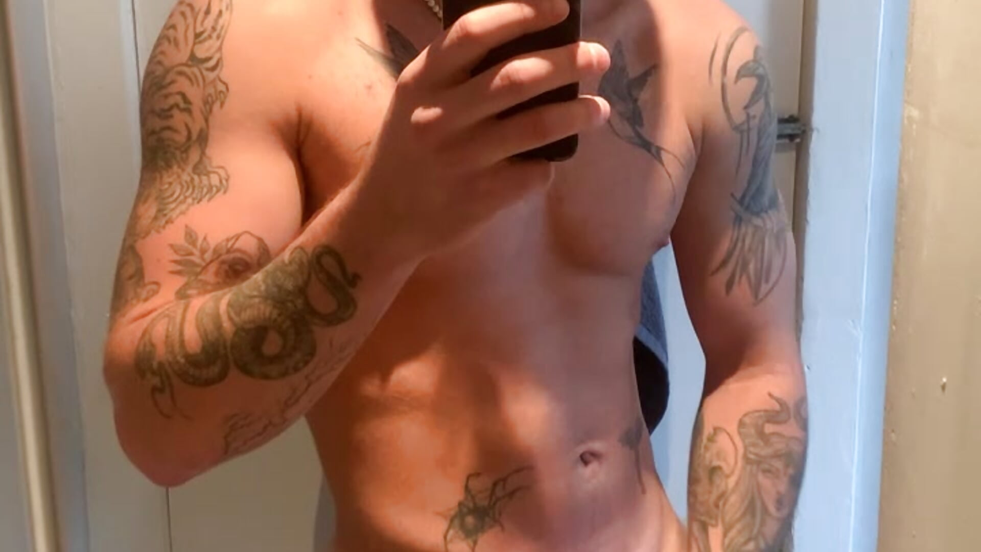 9E44B401-77C7-4E92-9BA0-D384E260DCBB – video modela na kameri Bolo57800