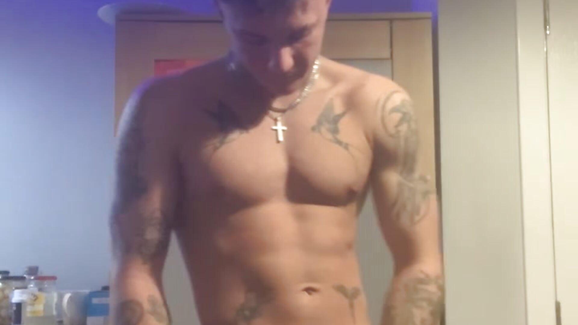 3287B118-CCBD-42BF-8B4D-7E7B6B028BDE – video modela na kameri Bolo57800