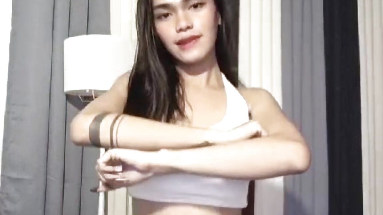 PetiteHugecockTs – Popularny filmik modela sprzed kamerki 9075