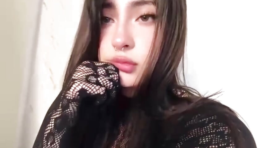 Kiss​💋 - Vídeo de Naomi_Stonee, modelo de vídeos