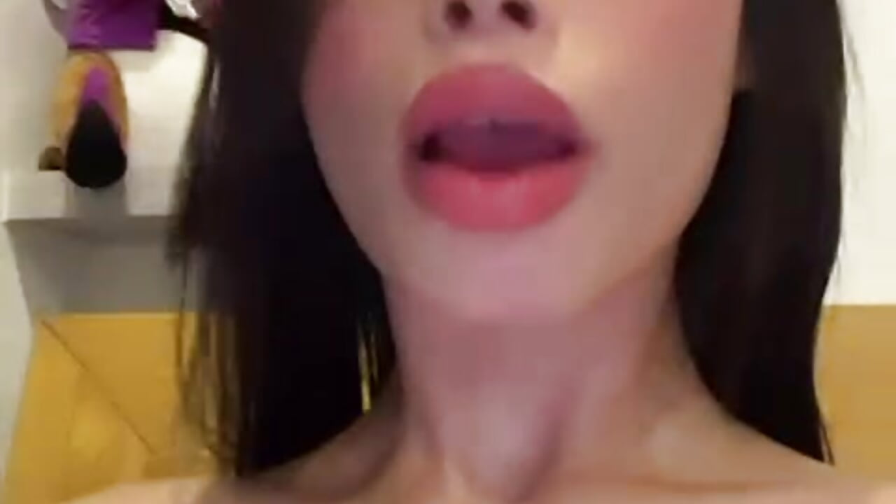 Hi guys! 💜 - video di guga_pretty modella di cam