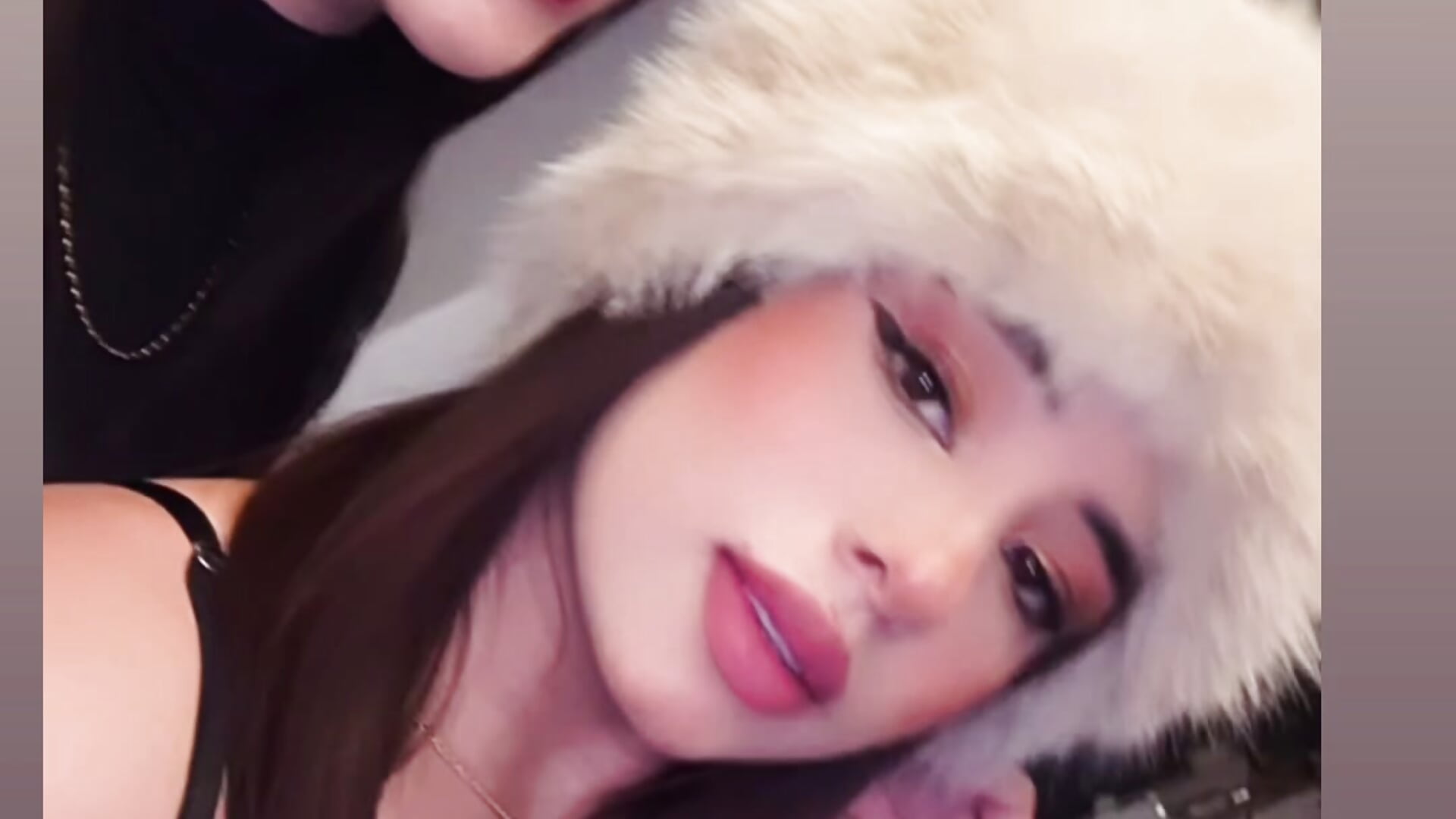 Hello my love, welcome today we go out to have a good time, happy Thursday 😍😍🤤🙈🔥 - video by Lunaycoray cam model