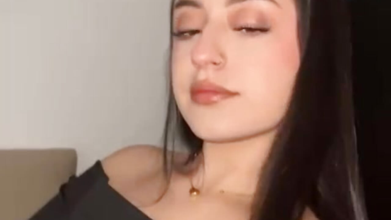 BEAUTIFUL GIRL – video od webkamerové modelky abbyyangell_