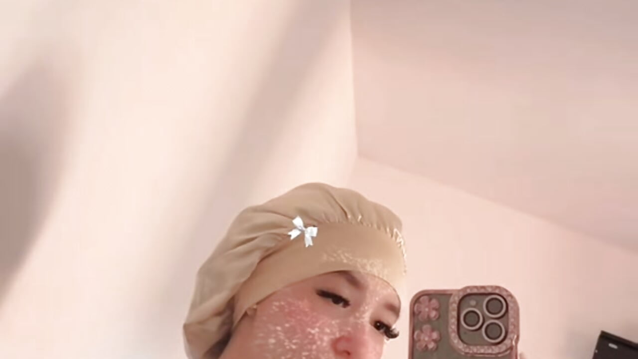 😍 - video by alaia_princess cam model