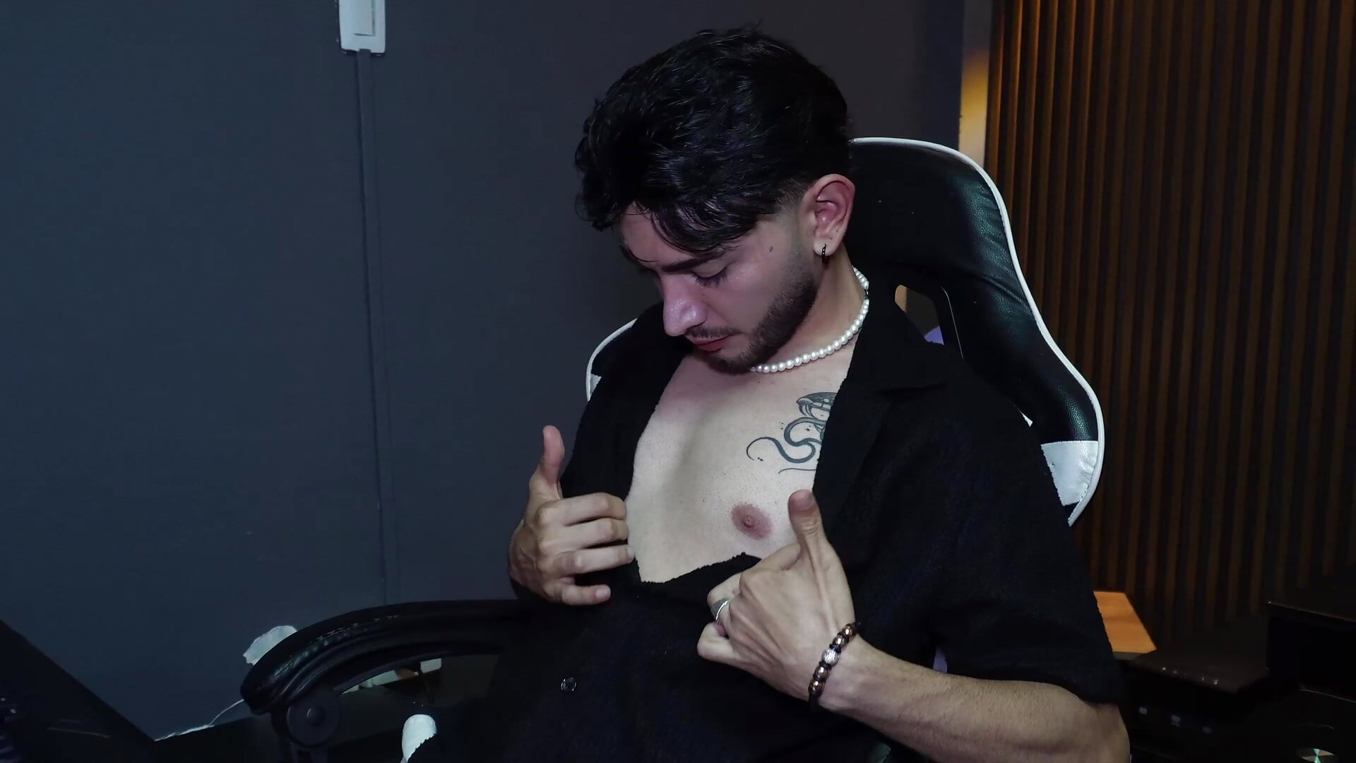 AxelScott - Cam Model Trending Video 684