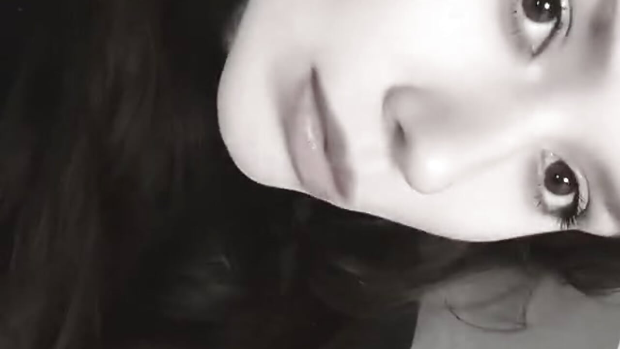 a moment in monochrome - 視頻由 cherishedwish 主播提供