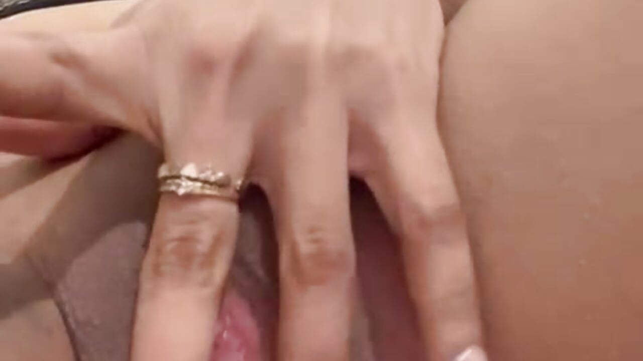 Rub my clit – video od webkamerové modelky honeybrunette