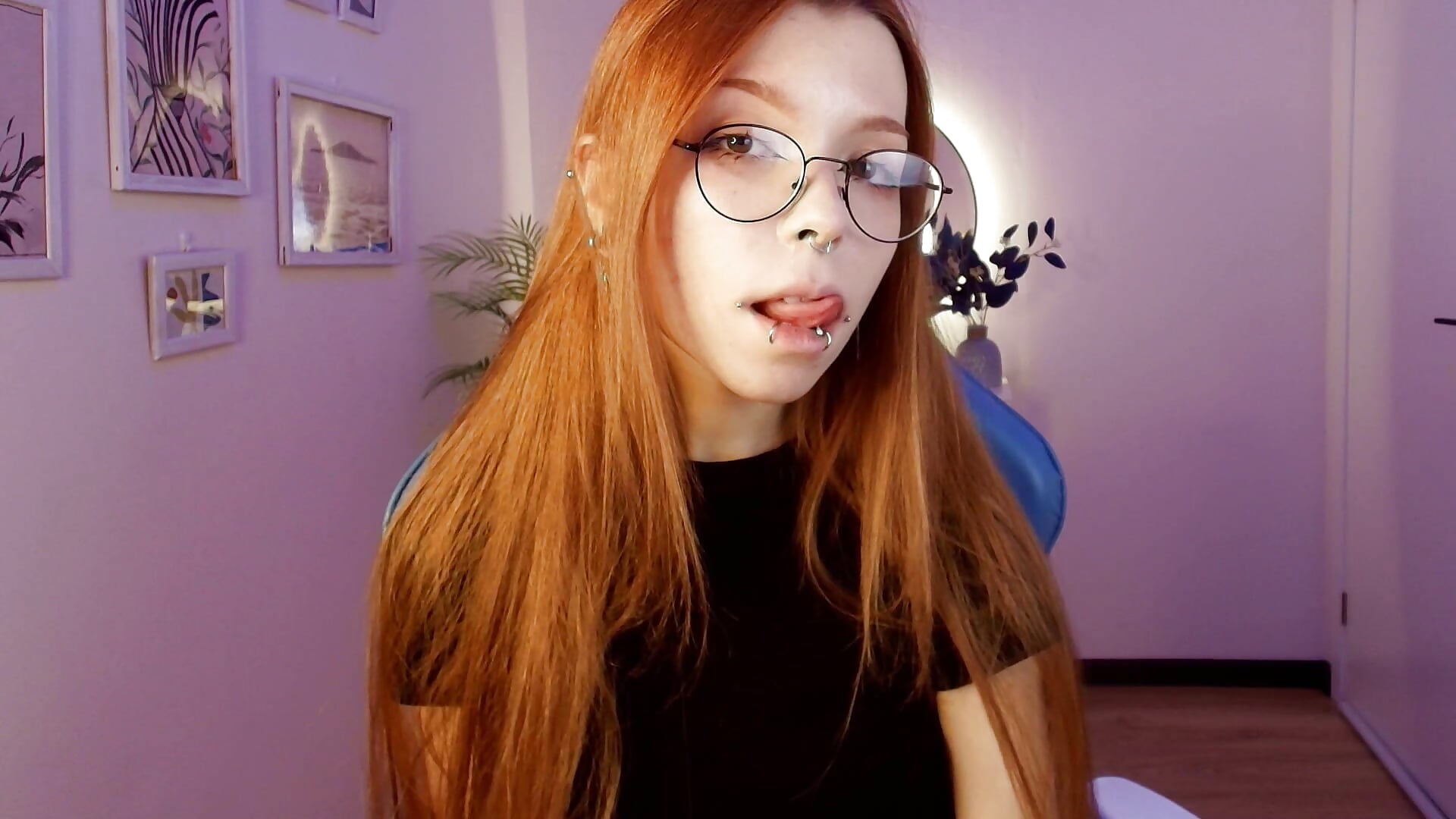 Piercing girl - video van PinkAn8el cam-model