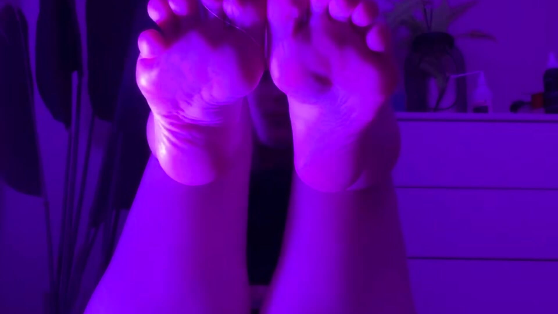 Perfect legs & sweetest feet