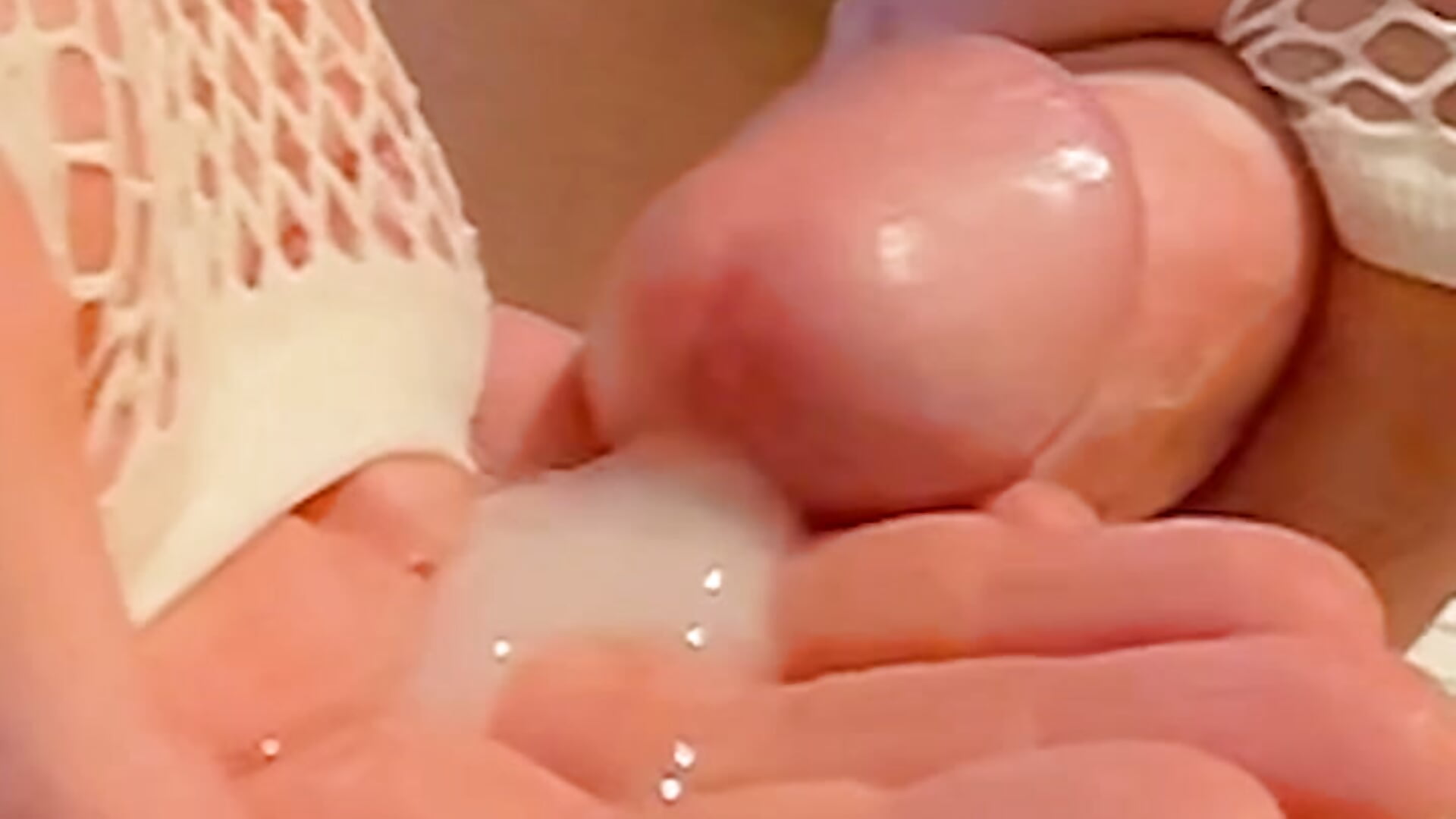 Me corro y pruebo mi leche