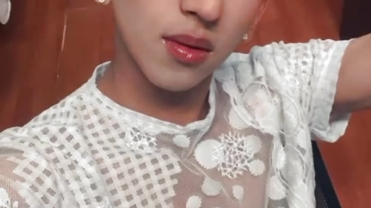 WhatsApp Video 2026-01-21 at 10,45,26 PM – video modela na kameri Shenua