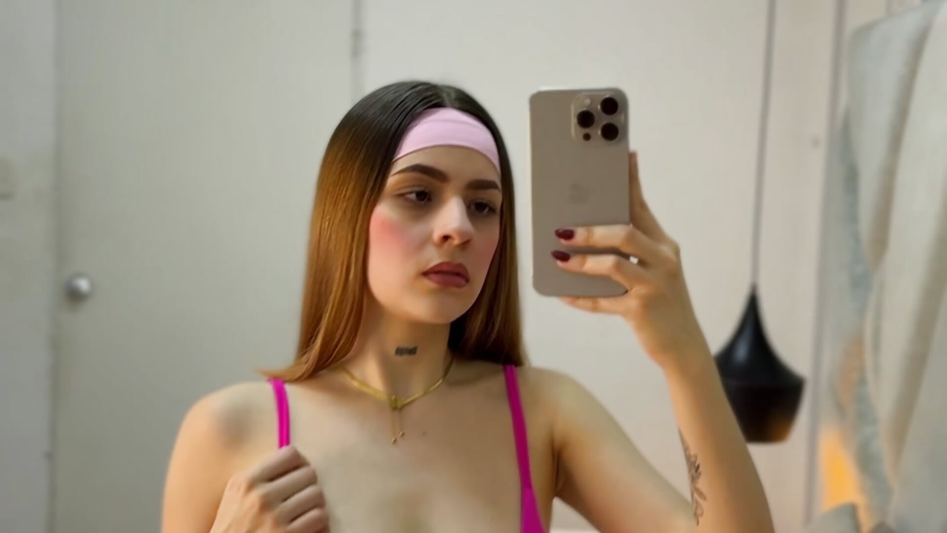 Is it pink? Yes🎀🌸 — filmik AriaWillssX, modela(-lki) na kamerkach