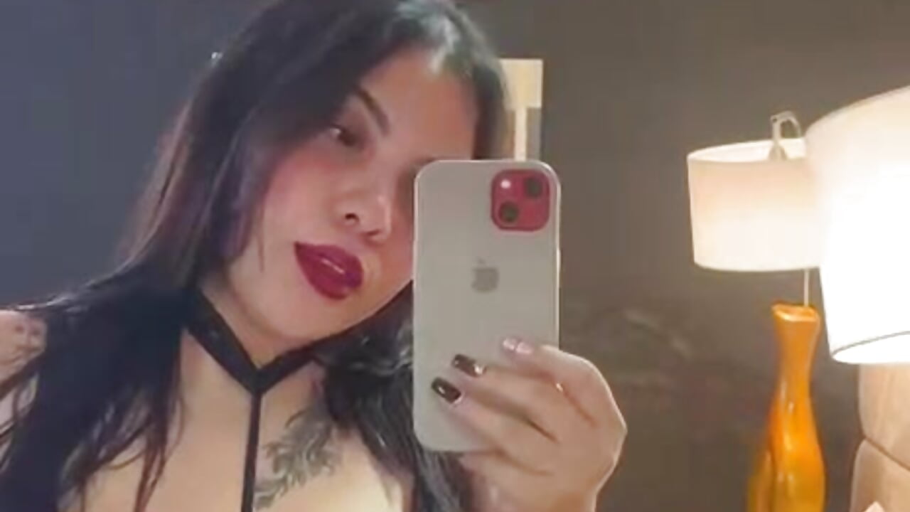 This video starts slow… but your thoughts won’t. - clip cu AuroraRosee model videochat