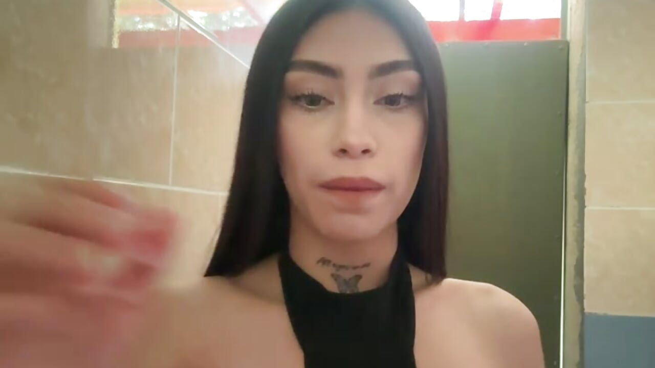 Show sexy in the bathroom public 😈