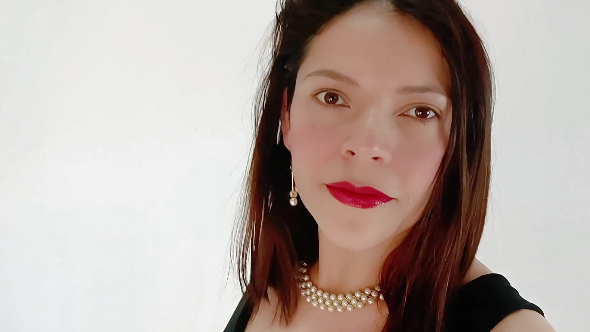 Anna is here – видео вебкам-модели AnnaBroooks