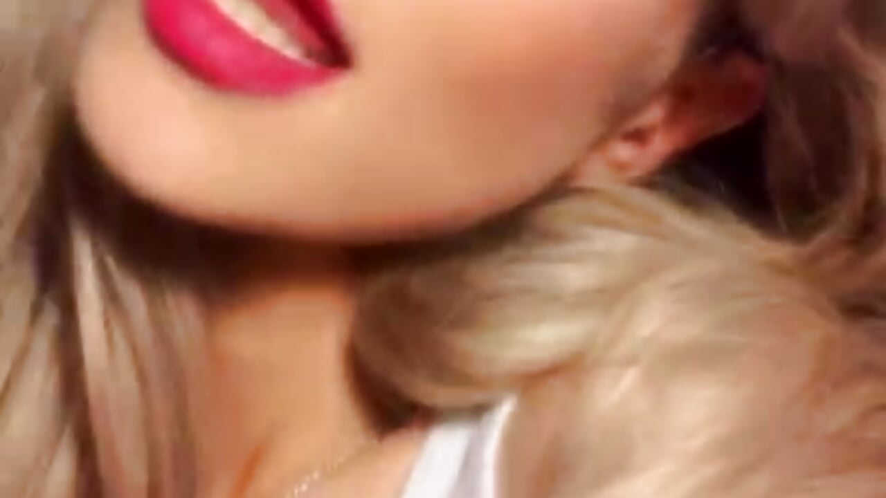 just me - clip cu Olivia-Brooks model videochat