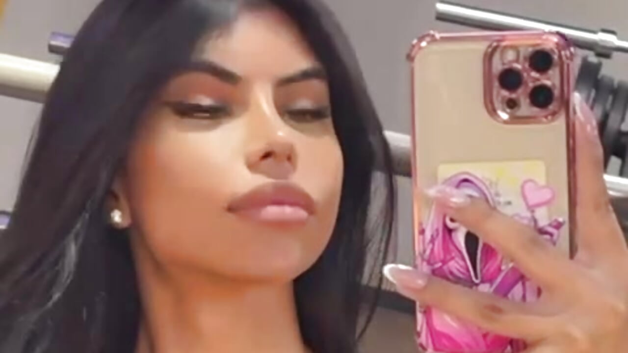 gym girl 🏋️‍♂️– Salolatina kameramodell videója