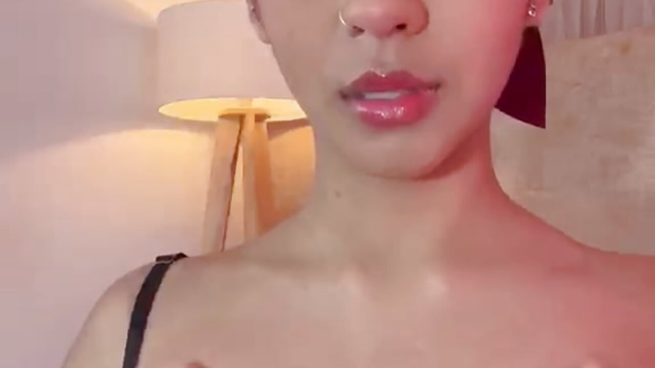 Oil in my delicius tits🍒😈