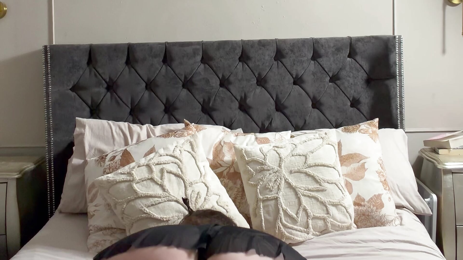 A teaser for tonight’s LIVE 9:30PM🍆😈 – video af CiciCoxxx cam-model