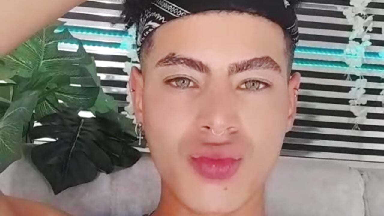 a kis to u – video modela na kameri ThiiagoSaeenz