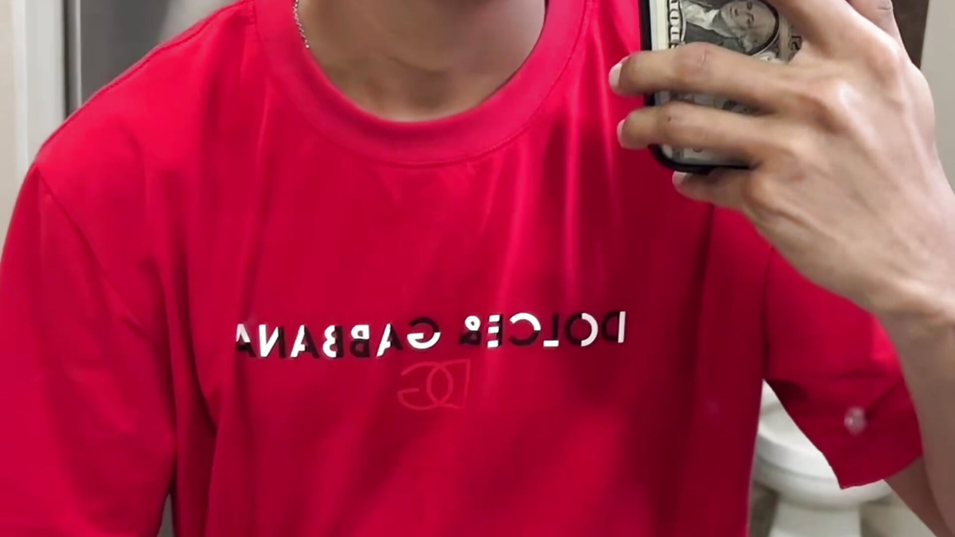 Making a TikTok after masturbating in a public restroom😈😈👀 - video di paulhot11 modella di cam