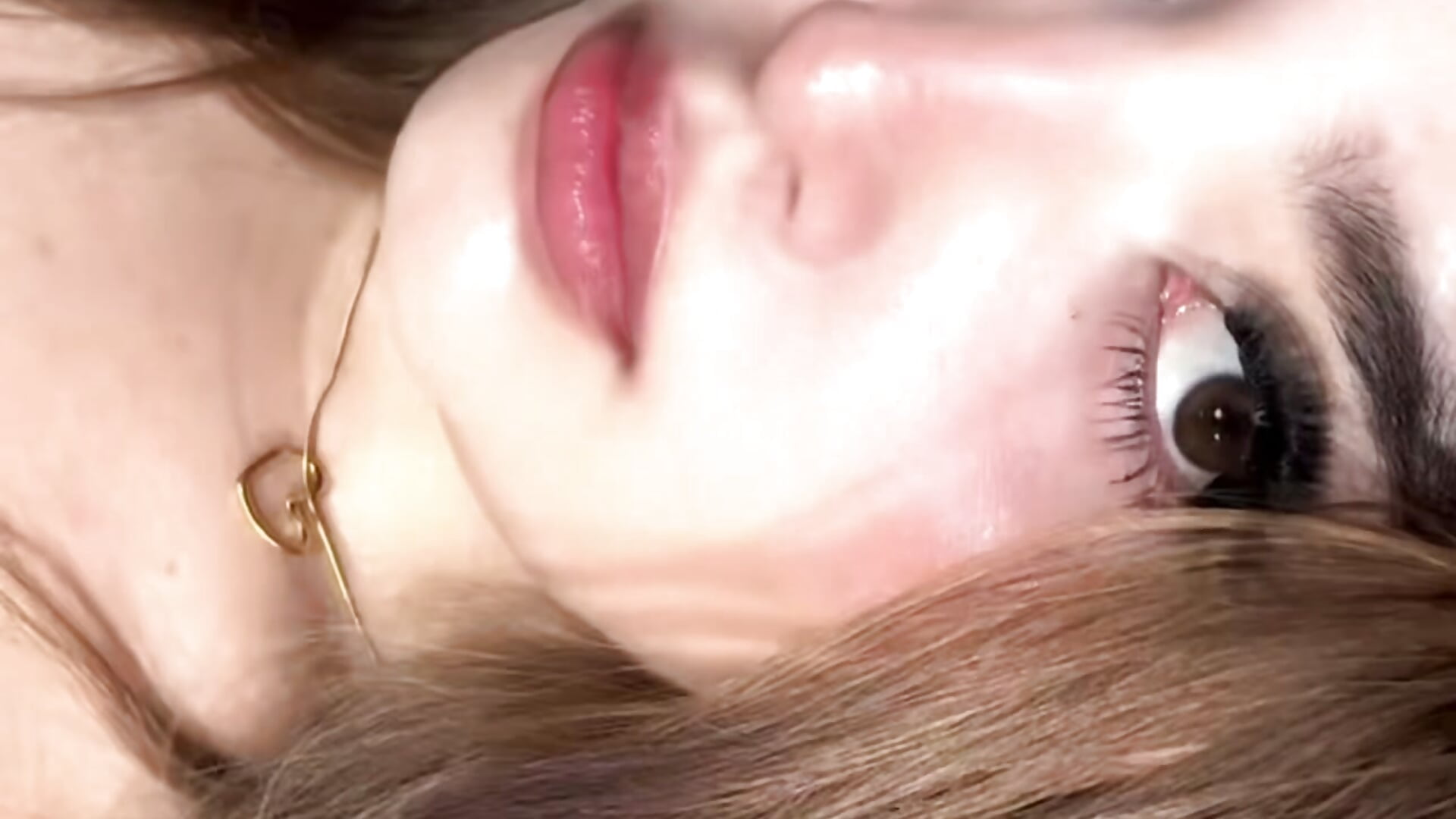 Give me a kiss 💋 - 視頻由 Sofi_voss 主播提供