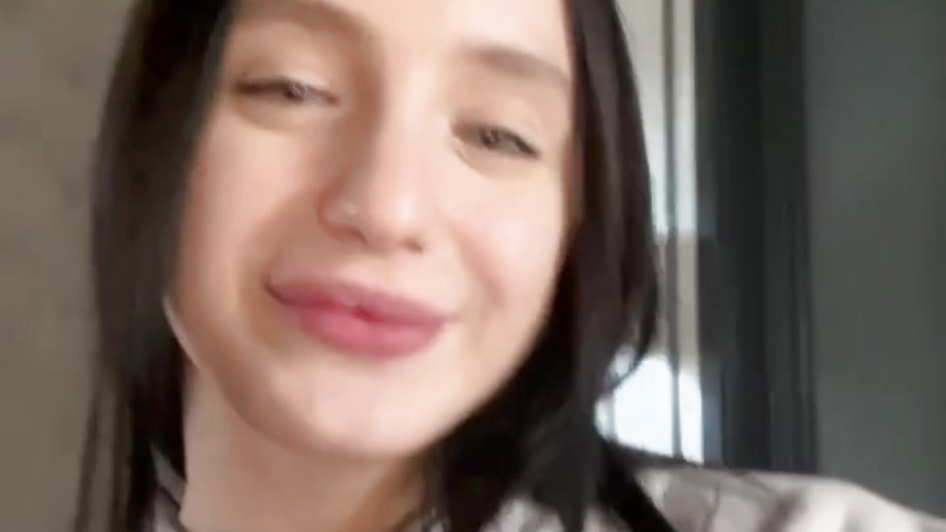 its me))) 18 yo - відео від вебкаммоделі MiaTee