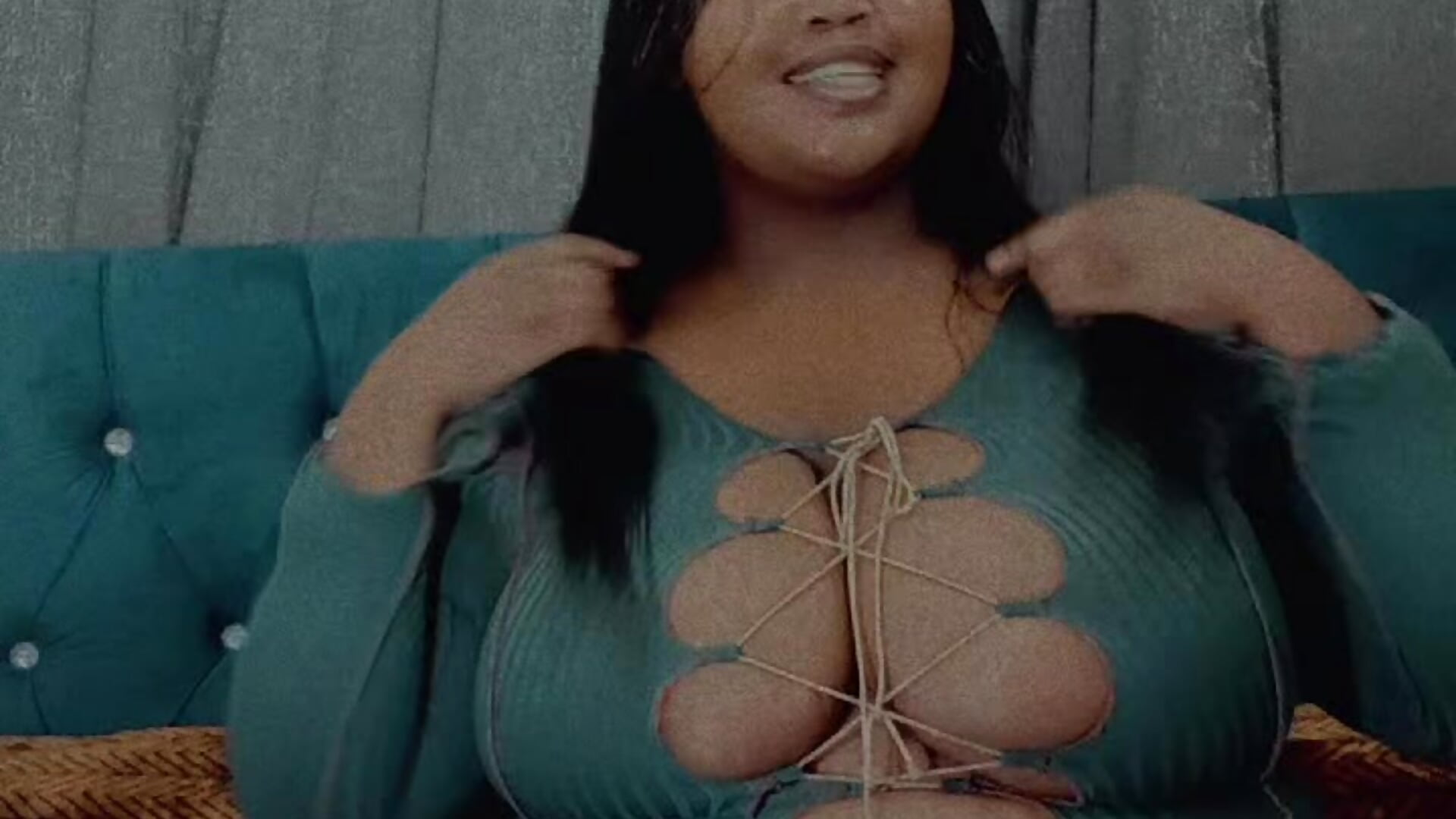 Look at this big body - Video von BustyBmw Cam-Model