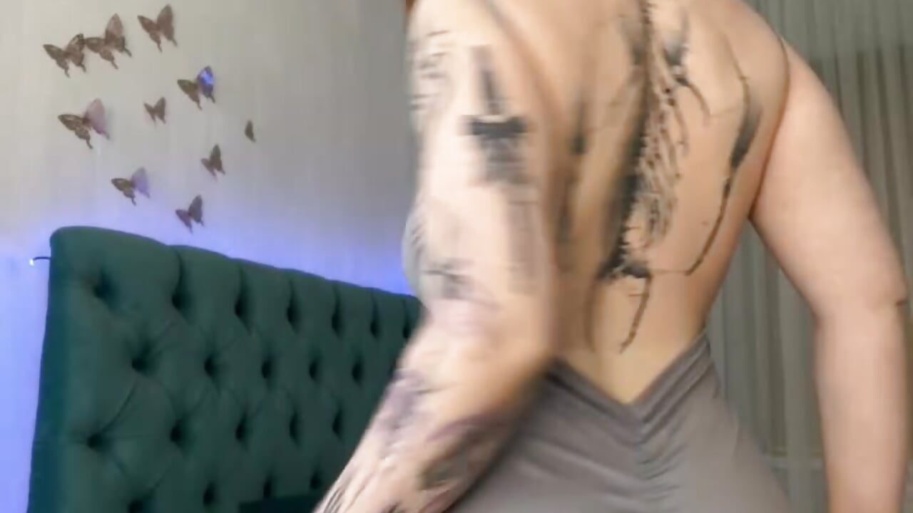 Dancee – video od webkamerové modelky _HESOYAM