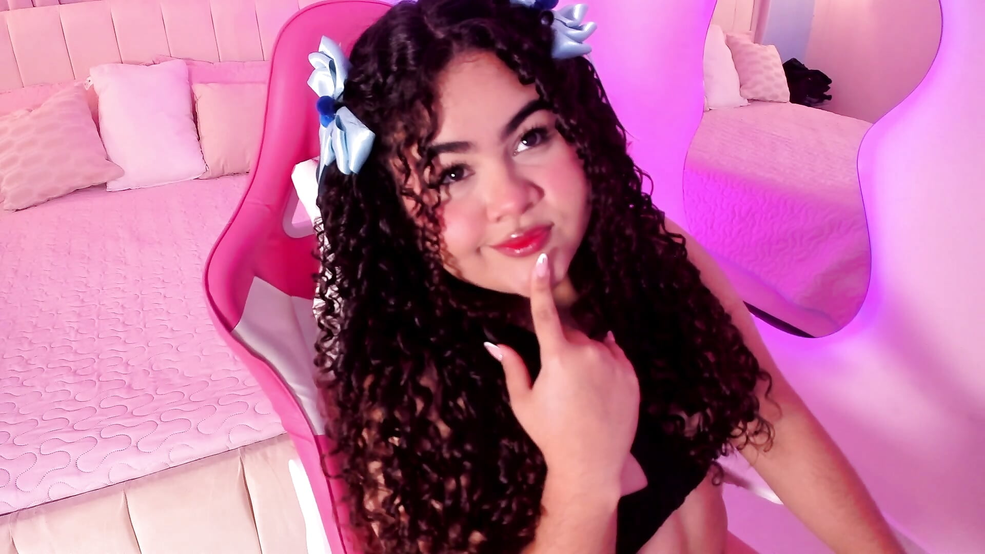 hey love 😘🌷 – video od webkamerové modelky LOU_22_