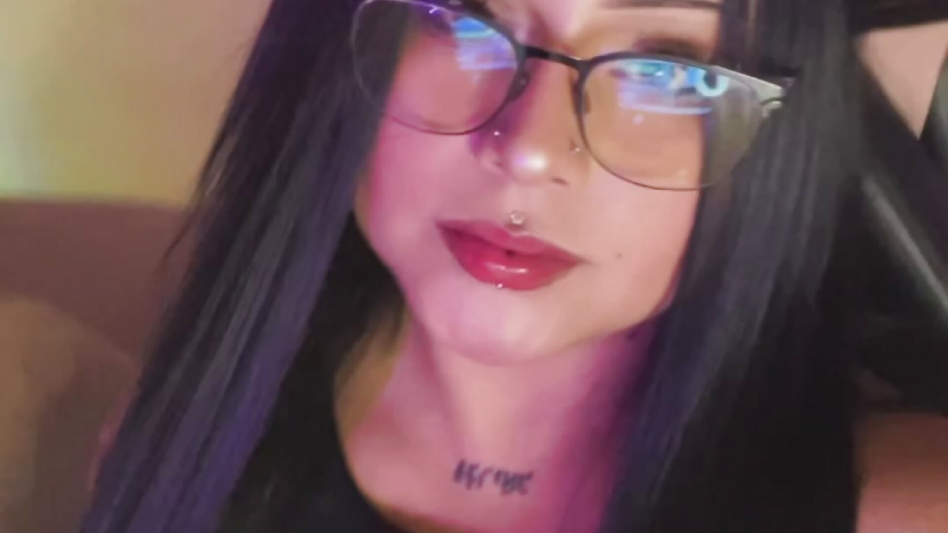 Glasses - video by emyxpearly cam model